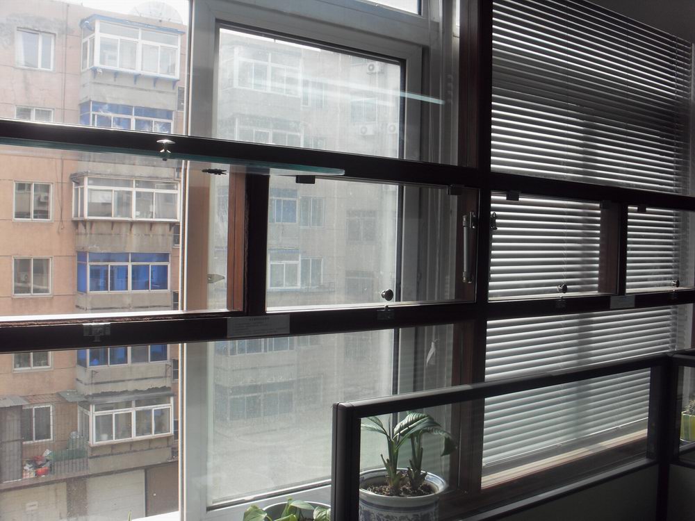 農(nóng)業(yè)局保溫隔斷，氣動窗戶