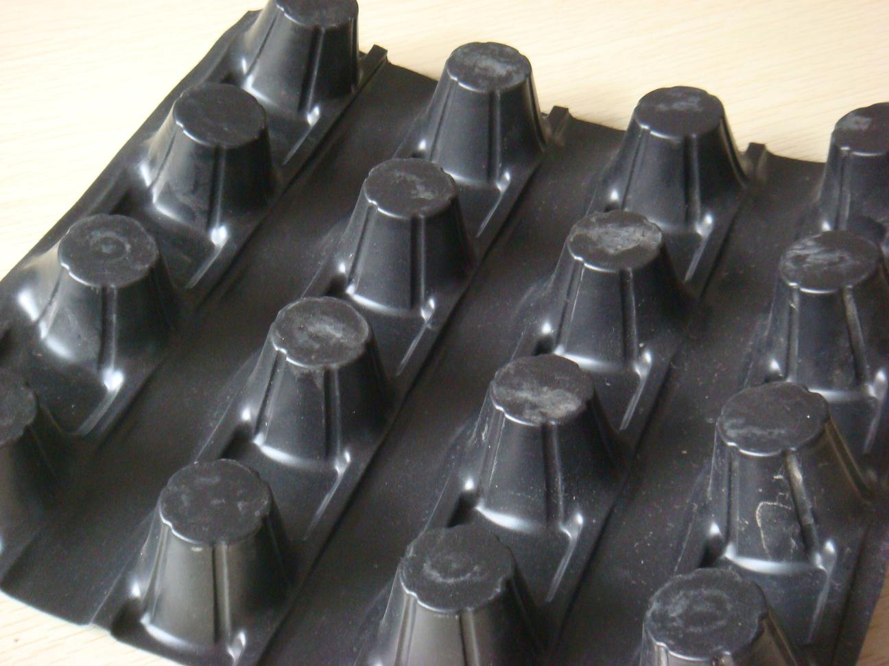 直銷新鄉車庫蓄排水板新鄉土工膜