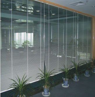 2009年11月，沈陽于洪鞋業園辦公樓橫百葉工程