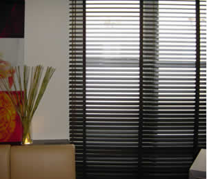 沈陽百葉簾，卷簾