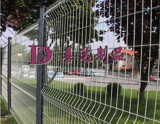 廠家直銷三角折彎護欄網 防護網 隔離網鐵絲網圍欄網