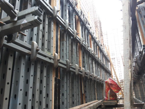 南通二建內(nèi)部推廣的剪力墻模板支撐