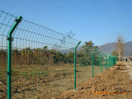 現貨供應大連圈地圍欄，角度護欄網