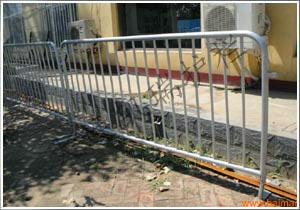 鐵馬護欄、移動護欄、鐵馬、路障設施、隔離欄