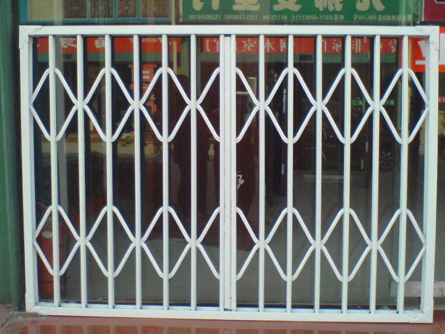 三創(chuàng)大花彩鋼折疊活動防護(hù)窗