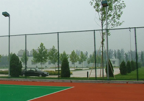 供應操場圍欄 體育場勾花網護欄 波浪護欄網