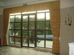 沈陽(yáng)電動(dòng)開(kāi)合弧形可彎窗簾軌道