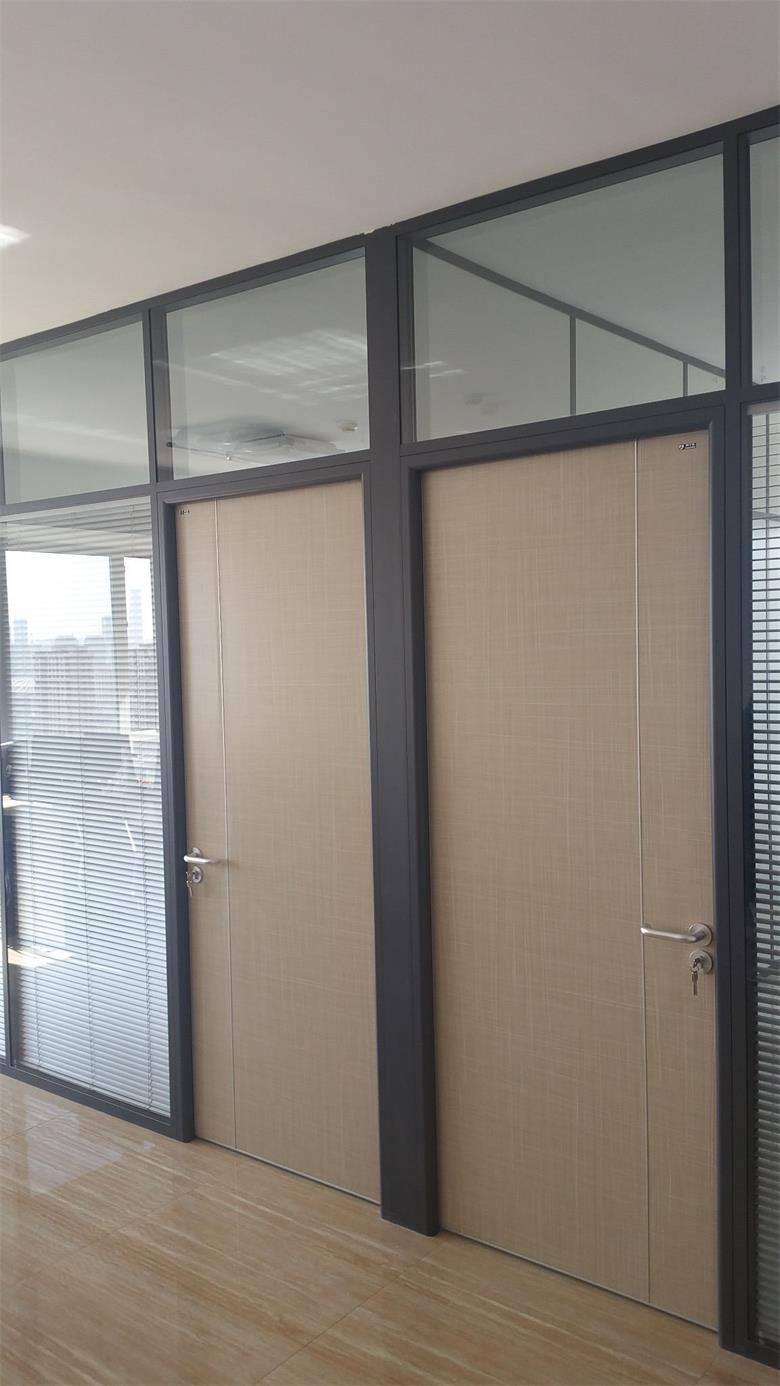 沈陽玻璃隔斷哪家好？沈陽方科為您打造z優(yōu)辦公環(huán)境！